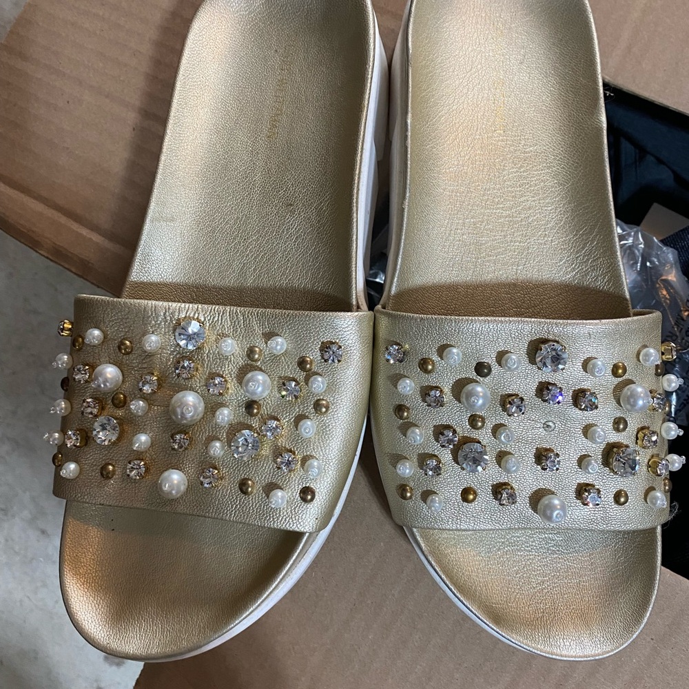 COS Fashion Rhinestone Comfortable Beach Sandals (MISSING 1 Stone)